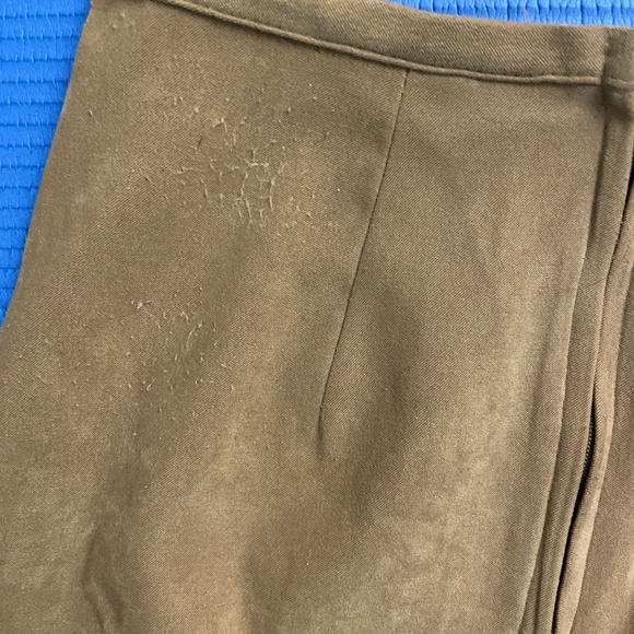 Suede-like mini skirt - Picture 3 of 3